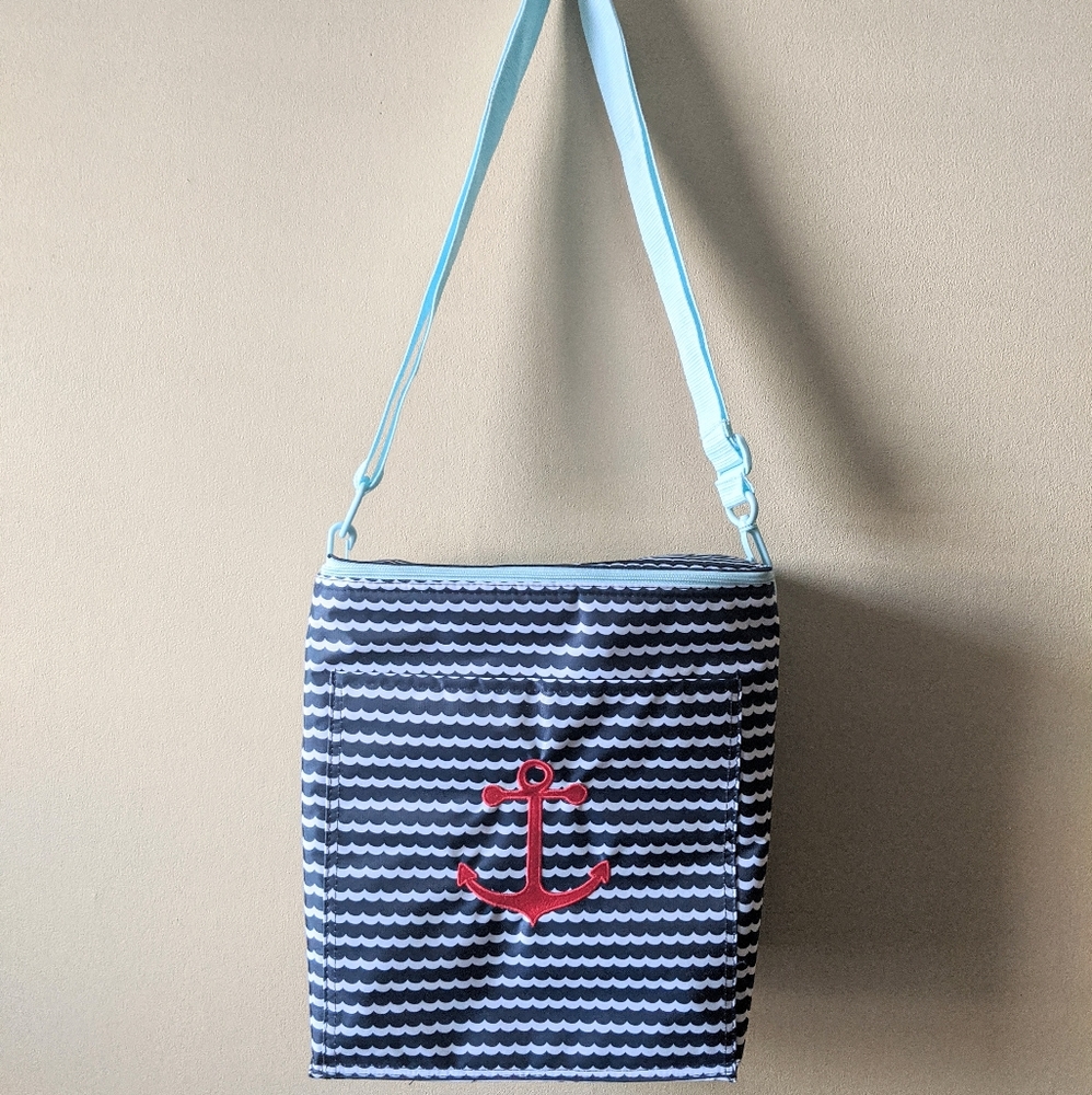 Thirty-One Picnic Thermal Tote Scallop Stripe